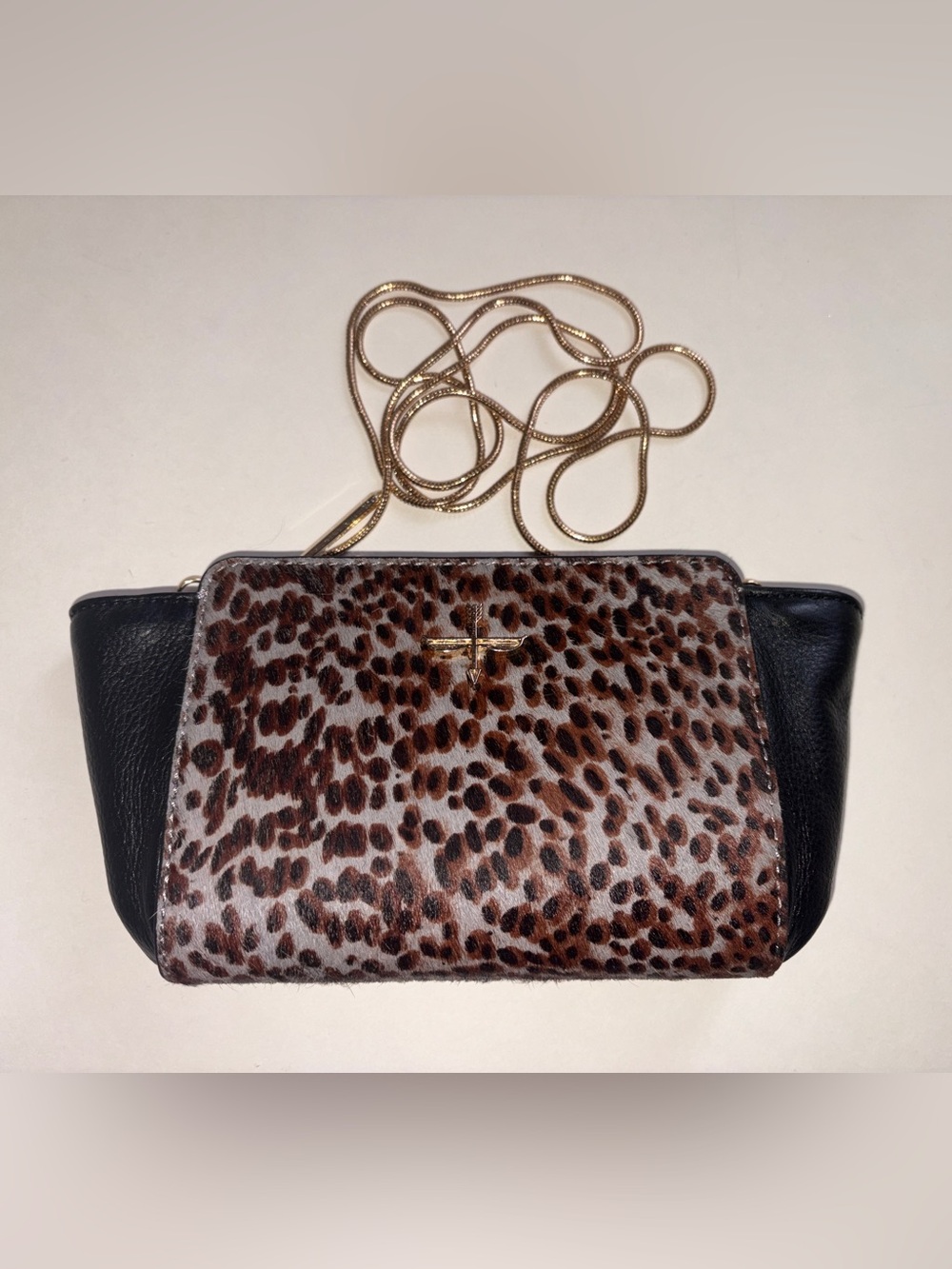 Pour La Victoire Crossbody with Gold Chain